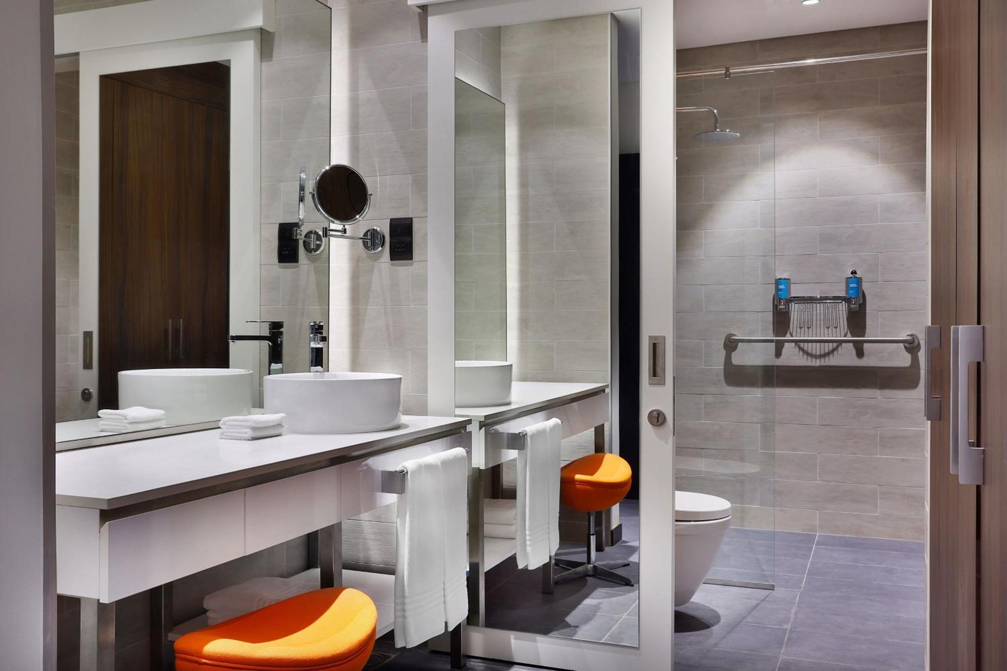 Отель Aloft Al Mina, Jumeirah