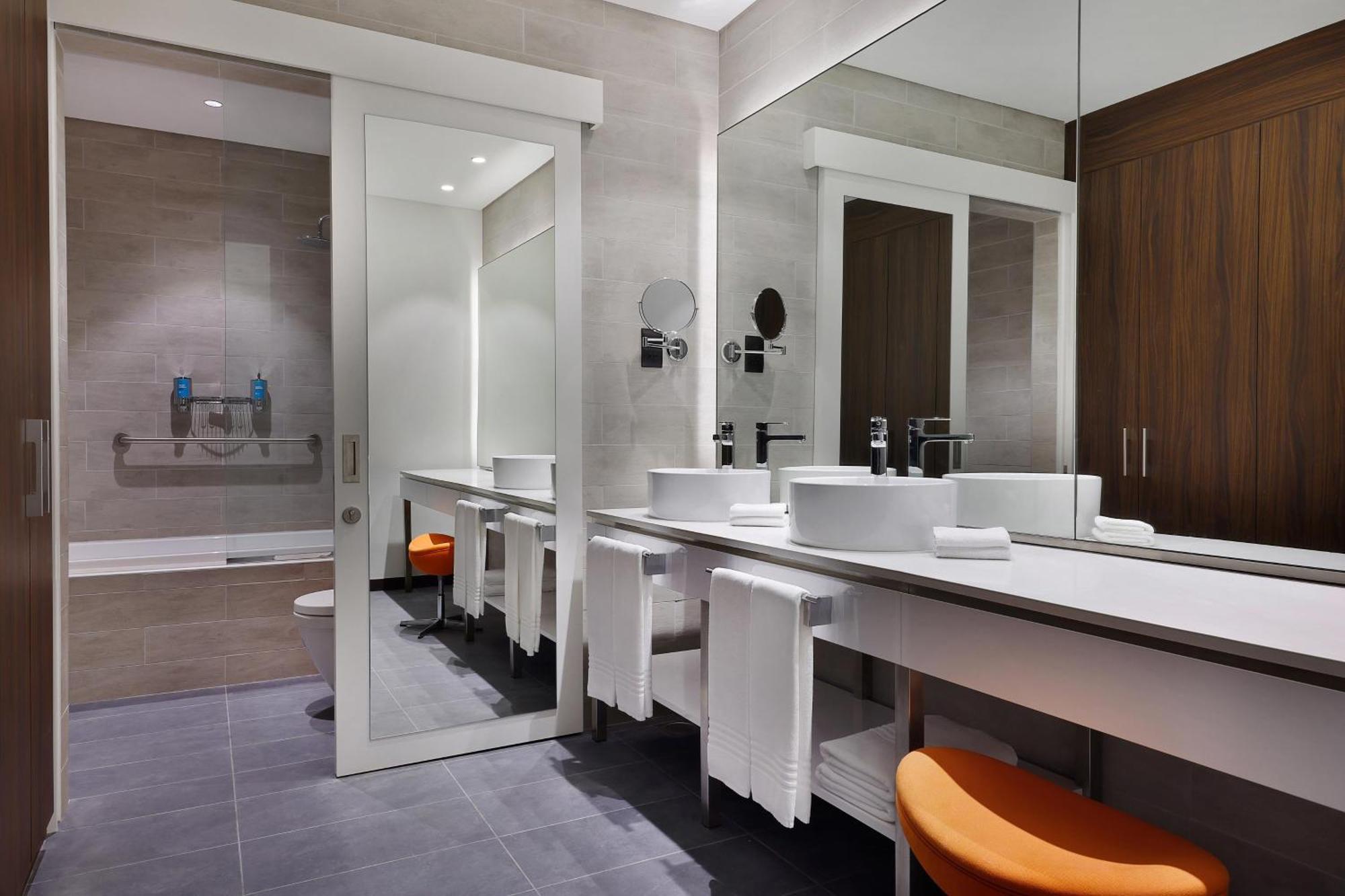 Aloft Al Mina, Jumeirah Отель 4*